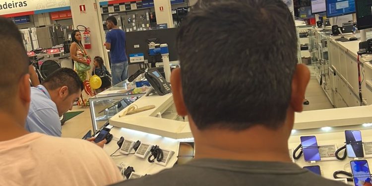 Assalto no Amazonas Shopping: Celulares da loja Bemol são roubados