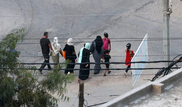 Israel dá prazo de 24 horas para palestinos deixarem Cidade de Gaza; Hamas pede que moradores ignore ultimato