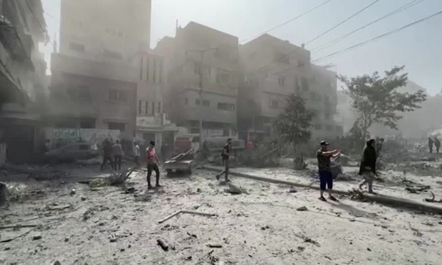 Soldados de Israel lutam com Hamas durante ataque terrestre após bombardeio em Gaza