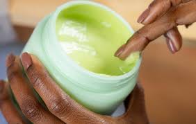 Anvisa proíbe a venda de 47 pomadas para fixação e modelagem capilar