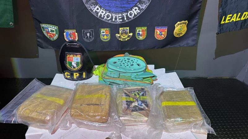 Polícia encontra 4 quilos de maconha em mochila infantil dentro de embarcação, no AM