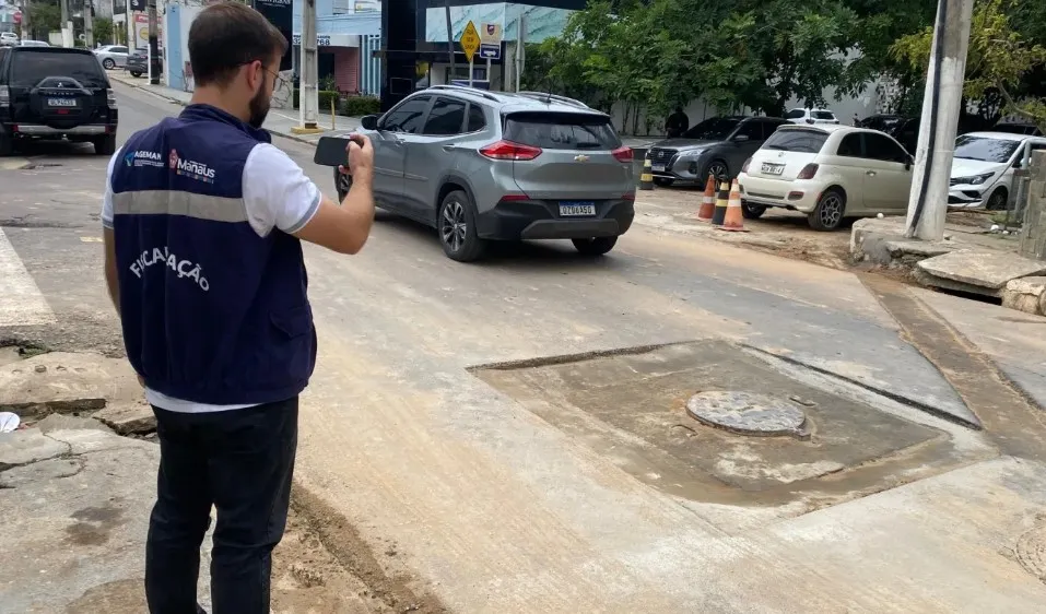 Ageman multa Águas de Manaus por buracos no asfalto nos conjuntos Manauense e Vieiralves