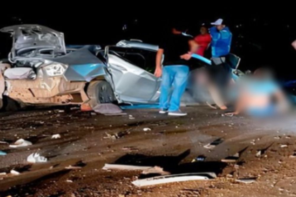 Acidente entre carro e caminhonete deixa 4 mortos na BR-319