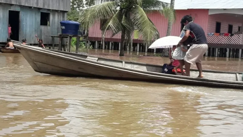 Cheia dos rios afeta mais de 92 mil pessoas e deixa municípios em emergência no Amazonas
