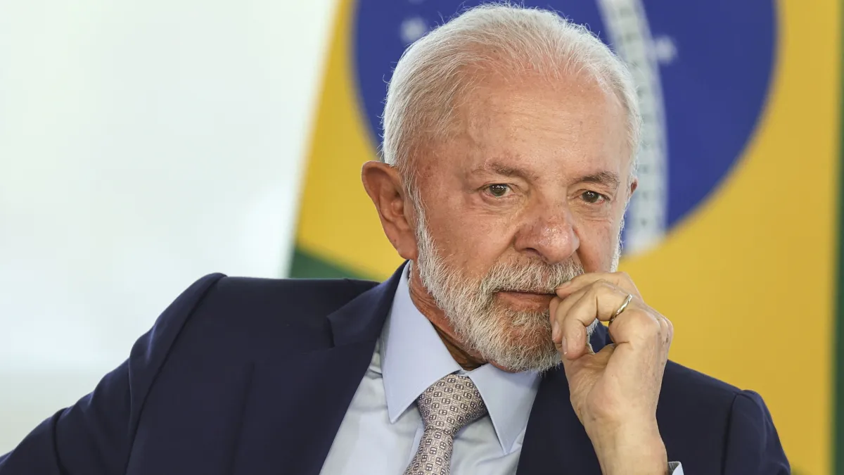 Lula discute apoio ao CPMI do INSS com ministros e líderes do governo