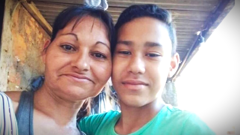 Mãe mata filho a machadadas enquanto ele dormia em Goiás