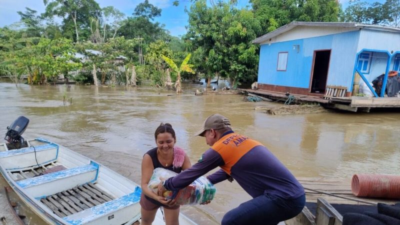 Cheia deixa 13 municípios em situação de emergência no Amazonas