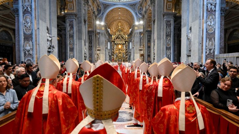 Conclave inicia nesta quarta (7/5) ; veja Santa Missa e programação