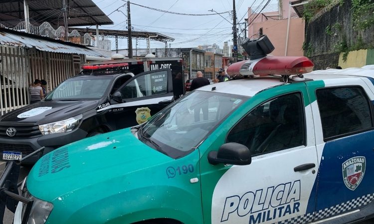 Homem de 50 anos é encontrado morto no meio da rua em Manaus