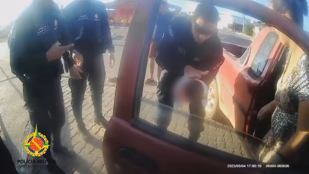 VÍDEO: Soldado recém-formado salva bebê de engasgo no Distrito Federal