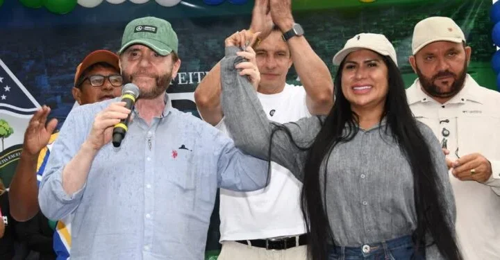 Senador Plínio Valério anuncia primeira-dama de Tefé como suplente ao Senado